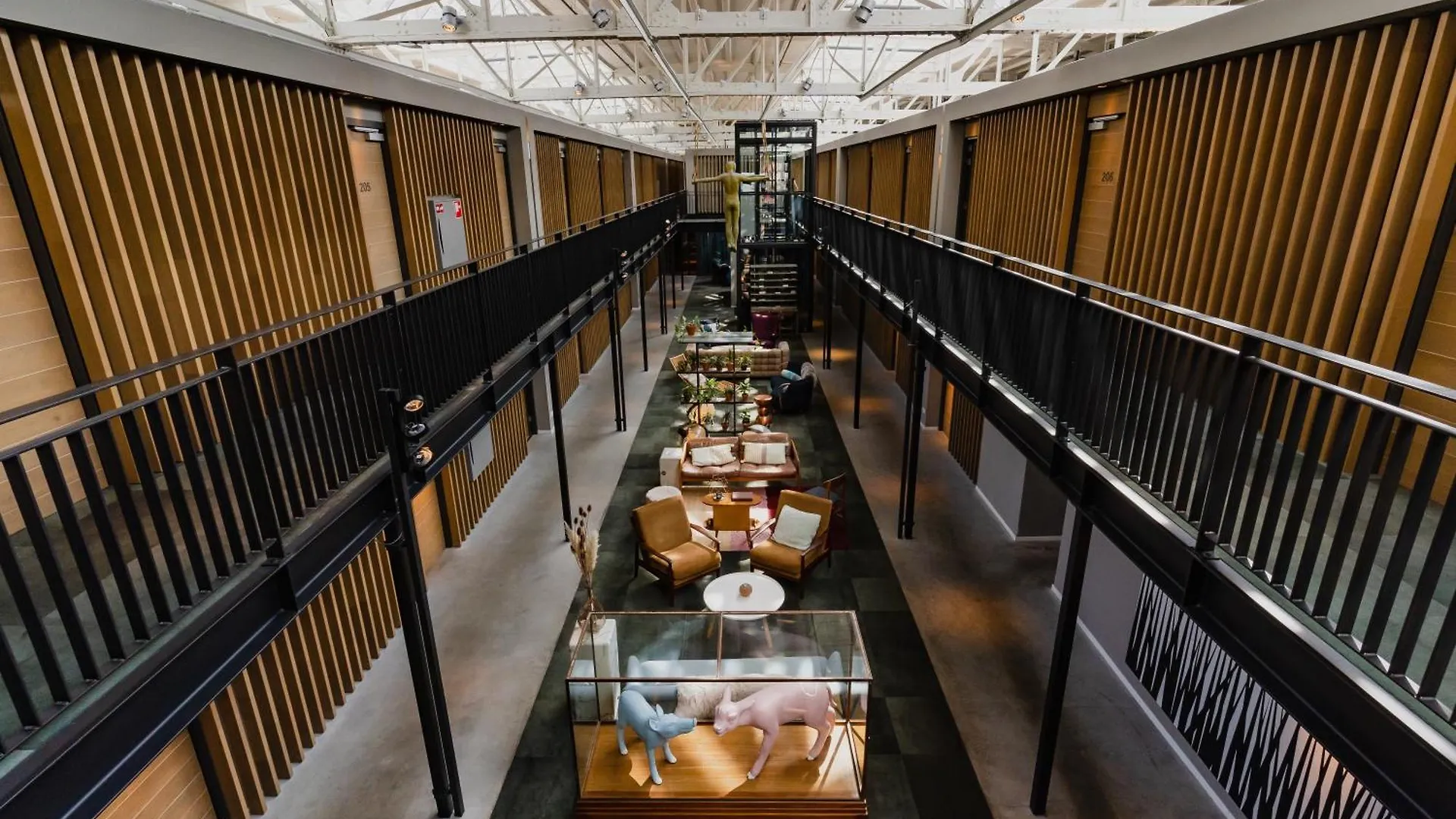Hotel De Hallen Amsterdam 4*,