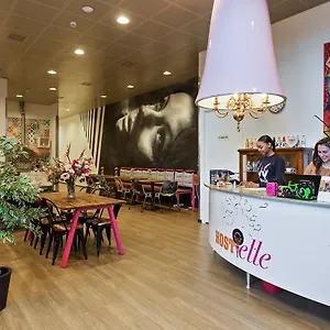 hostelle-female-only-hostel.amsterdamhotelsnl.com/