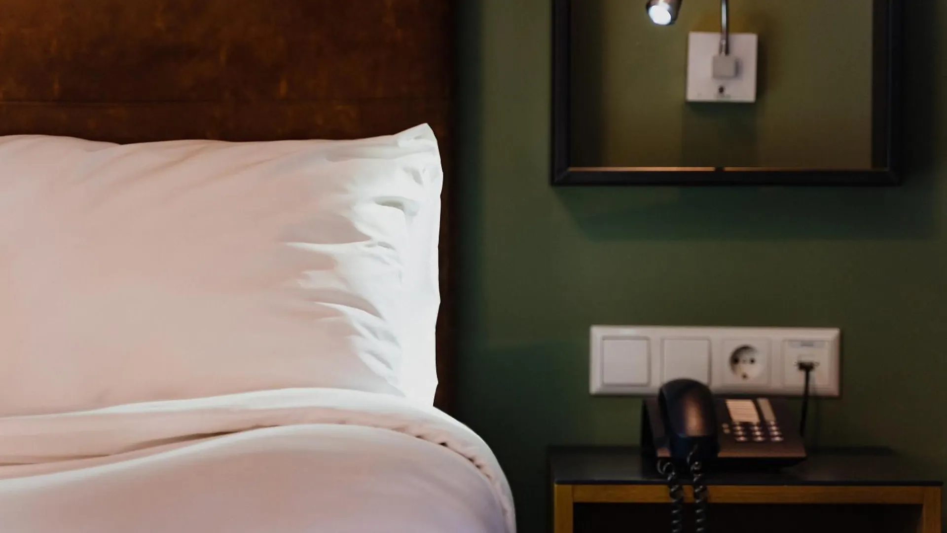 Hotel De Hallen Amsterdam 4*,