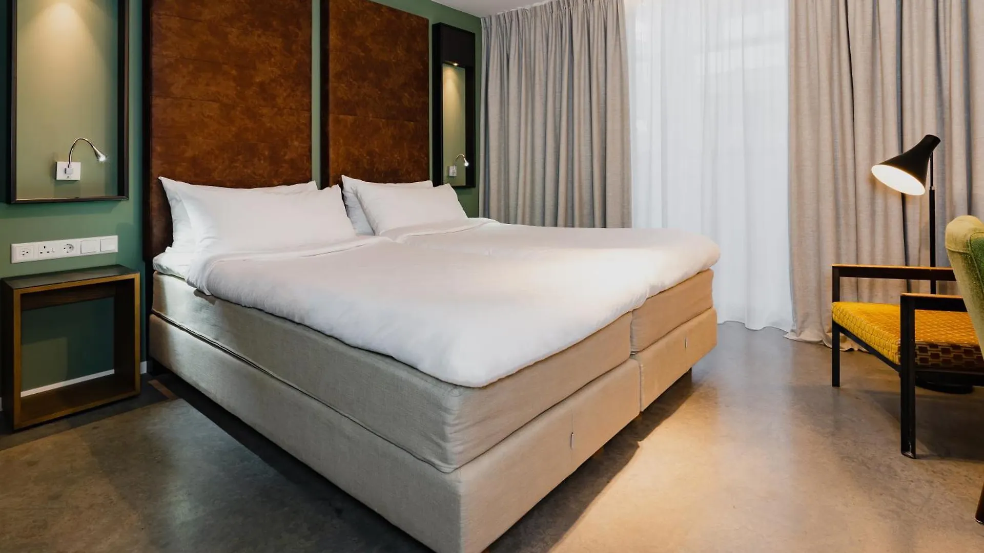 Hotel De Hallen Amsterdam 4*,  Nederland