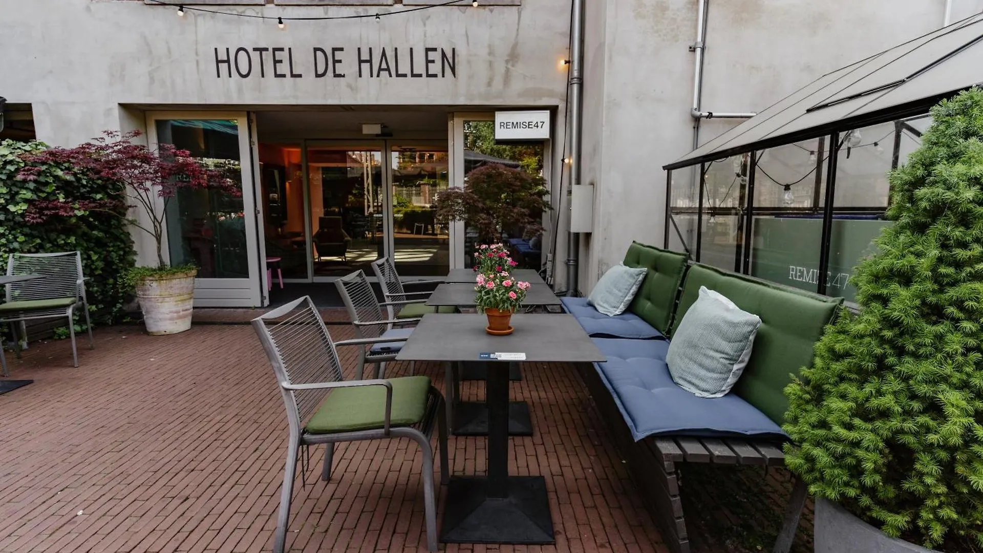 Hotel De Hallen Amsterdam 4*,